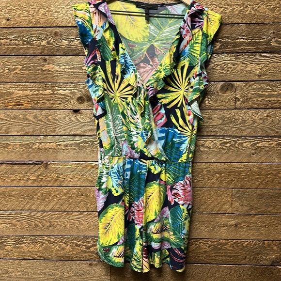 BCBGMAXAZRIA Tropical Print Ruffle Sleeve Romper - Size M - Picture 2 of 6